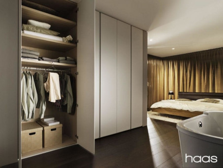 Schlafzimmer 2 248_haas_hausmesse_2013_kb14_kleiderschrank_01